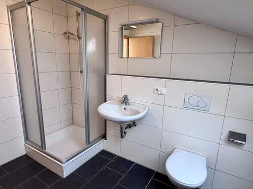 Badezimmer im Dachgeschoss - 