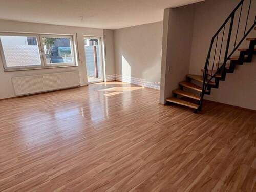 Wohnzimmer - 5 Zimmer Reihenmittelhaus in Schwandorf