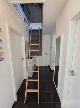 Treppe zum Dachboden über der Wohnung - 