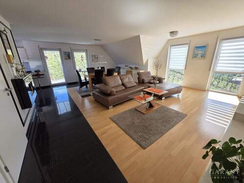 Blick in den Wohn/Eßbereich - 3 Zimmer Etagenwohnung in Esslingen am Neckar