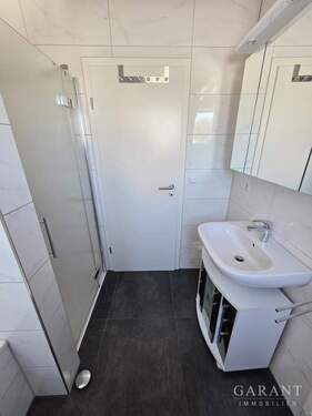 Bad mit Wanne , Dusche u. WC - 