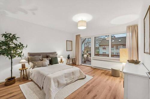 Elternschlafzimmer - Frisch saniertes Reihenhaus mit 6 Zimmern und Garage in Seelze - bezugsbereit zum Verkauf