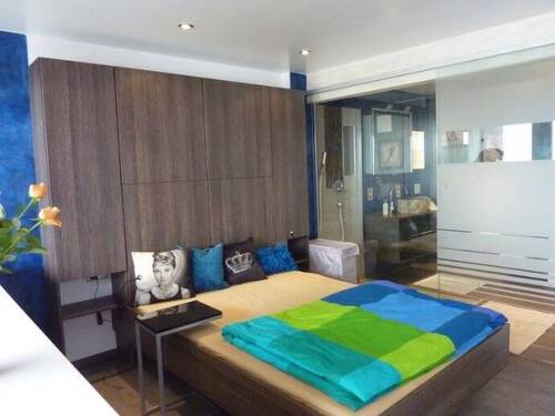 Blick vom Schlafzimmer ins Bad - 