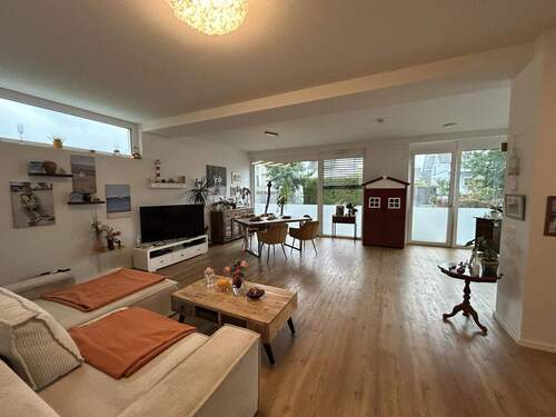 Wohn-/Esszimmer - 