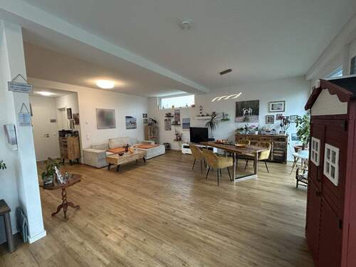 Wohn-/Esszimmer - 