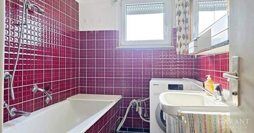 1. OG Badezimmer - Mehrfamilienhaus, Wohnhaus mit 227,00 m&sup2; in Owen zum Kaufen