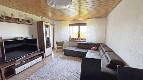 Wohnzimmer - 2 Zimmer Etagenwohnung in Reutlingen