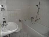 Bad mit Wanne - 