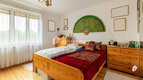 1. OG Schlafzimmer 1 - 