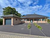 Hausansicht mit Garage - 4 Zimmer Bungalow zum Kaufen in Dargow