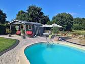 Pool mit Gartenhaus - 