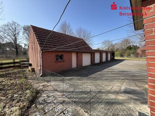 Nebengebäude und Garagen - 