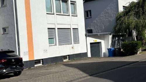 Garage + Stellplätze - 