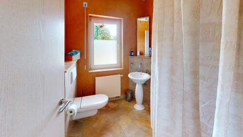 Tageslichtbad mit Dusche im EG - 