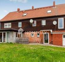 Charmantes Mehrfamilienhaus mit zwei Wohneinheiten, Garage, Carport und großzügigem Garten - Lehre Essehof