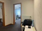 Teil des Flures - 4 Zimmer Büro in Engelskirchen