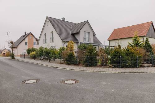 Ansicht Süd-West - 4 Zimmer Einfamilienhaus zum Kaufen in Hallerndorf
