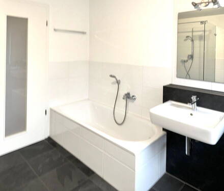 Badezimmer 1. OG - 