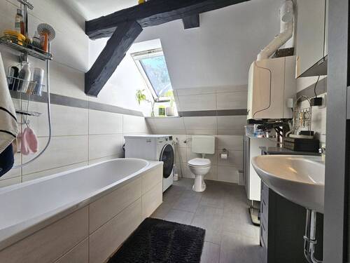 Wannenbad Dachgeschoss - Mehrfamilienhaus, Wohnhaus in Wahrsow zum Kaufen