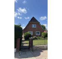 Grundstück mit Sanierungsobjekt in Hamburg-Meiendorf - 2 Generationen möglich