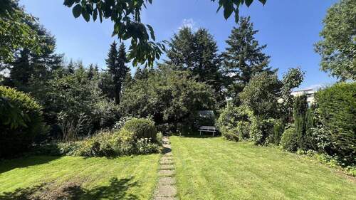 Blick in den Garten - 5 Zimmer Einfamilienhaus zum Kaufen in Hamburg