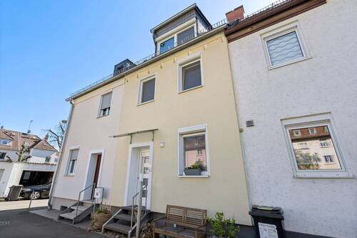 Reihenmittelhaus Mainz Kostheim - Gepflegtes modernisiertes Reihenhaus Südausrichtung schöner Garten Mainz Kostheim