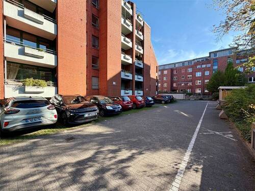 Gäste-Stellplätze hinten - Etagenwohnung mit 78,20 m&sup2; in Kiel zum Kaufen