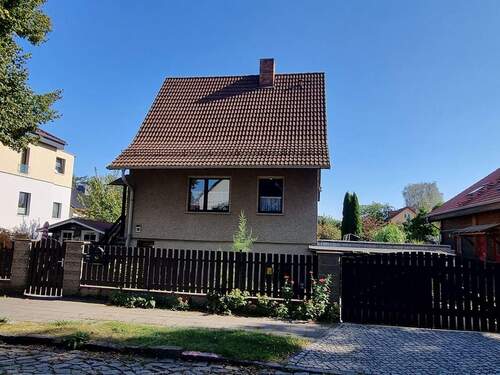 Haus mit Garage - 4 Zimmer Mehrfamilienhaus, Wohnhaus zum Kaufen in Berlin