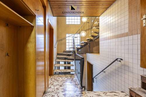 Bild 2 - 9 Zimmer Mehrfamilienhaus, Wohnhaus zum Kaufen in Erkenbrechtsweiler