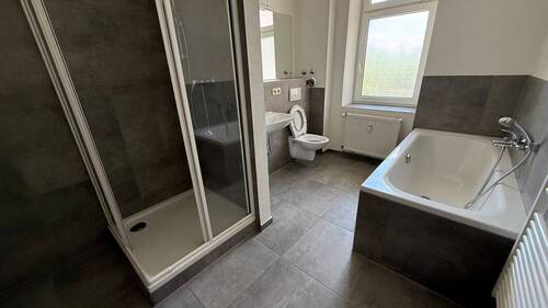 IMG_9858 - 2. OG Laminat Wanne+Dusche+Fenster zwei Balkon u.v.m.