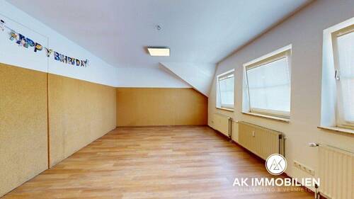 Wohnzimmer - 6 Zimmer Etagenwohnung zur Miete in Hessisch Oldendorf
