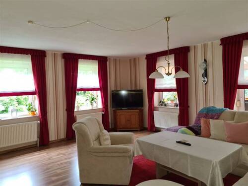 Wohnzimmer mit Veranda-Zugang - 