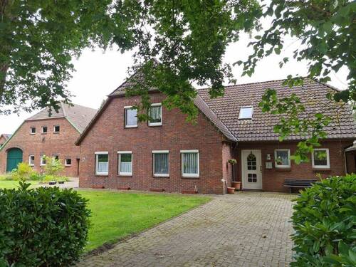 Vorderansicht Hof - *RESERVIERT* Einfamilienhaus mit Einliegerwohnung und Scheune auf ca. 4.000 m² in Bockhorn
