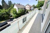 Balkon - RENOVIERTE 3-ZIMMER-WOHNUNG MIT GROSSEM BALKON