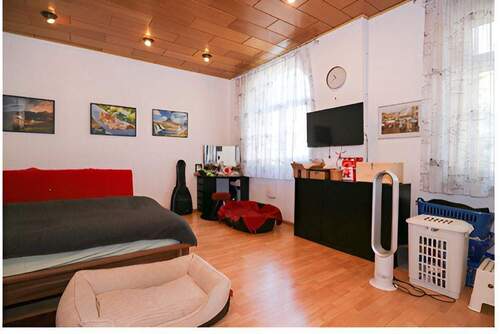 Erdgeschoß rechts Schlafzimmer - 