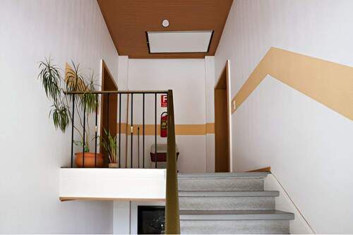 Treppenhaus zum Dachgeschoß - Mehrfamilienhaus, Wohnhaus in Düsseldorf zum Kaufen