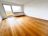 Ihr Wohnzimmer mit Balkon - 3 Zimmer Etagenwohnung in Regensburg