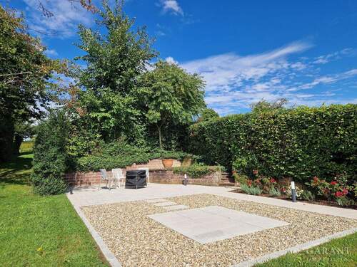 Sitzplatz oberer Garten - 8 Zimmer Mehrfamilienhaus, Wohnhaus zum Kaufen in Weingarten