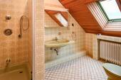 Badezimmer Dachgeschoss (NF) - 