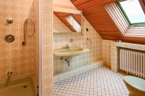 Badezimmer Dachgeschoss (NF) - 