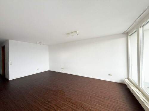 Wohn- und Essbereich - 2 Zimmer Etagenwohnung zur Miete in Stuttgart