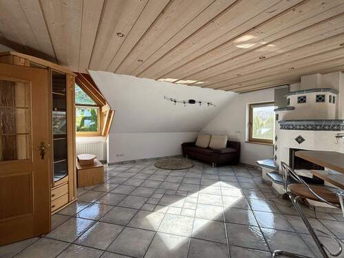 Wohnstudio mit Küche, Essecke - 3 Zimmer Etagenwohnung in Sulzdorf