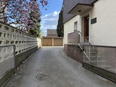 Hofeinfahrt 2 - 