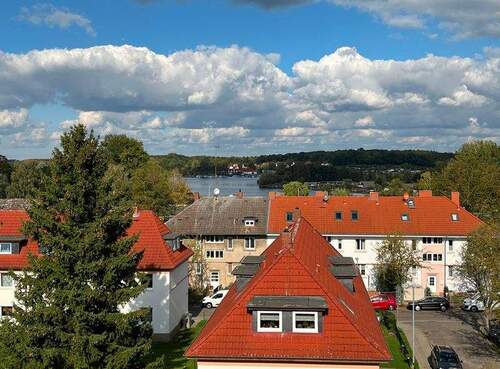 Ausblick - Lichtdurchflutete Dachgeschosswohnung mit Heidensee-Blick und neuer Einbauküche in 19055 Schwerin