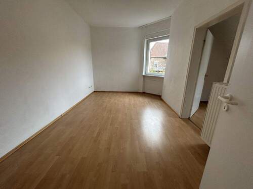 Wohnzimmer - Gepflegte Dachgeschosswohnung für Einzelperson