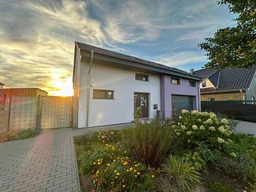 Frontansicht - Traum-Einfamilienhaus mit 2 Wohneinheiten