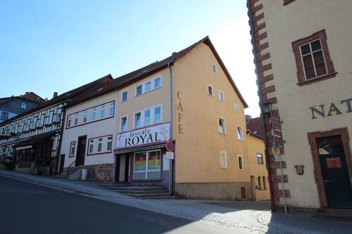 Außenaufnahme - Vollvermietetes Dreifamilienhaus in zentraler Lage von Tann (Rhön)