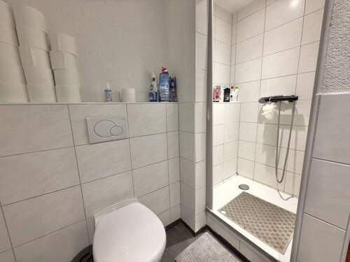 Dusche - Mehrfamilienhaus, Wohnhaus mit 211,40 m&sup2; in Tann zum Kaufen