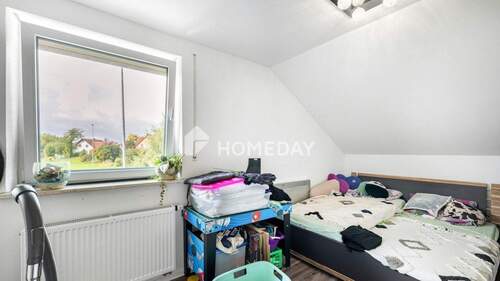 1. OG Schlafzimmer 1 - 