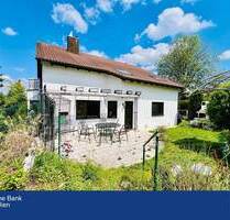 Zweifamilienhaus in toller Lage mit Gartenidyll und Doppelgarage - Schwieberdingen